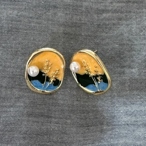 Floral Pattern Earring Style 1 - Picture 3 of 6